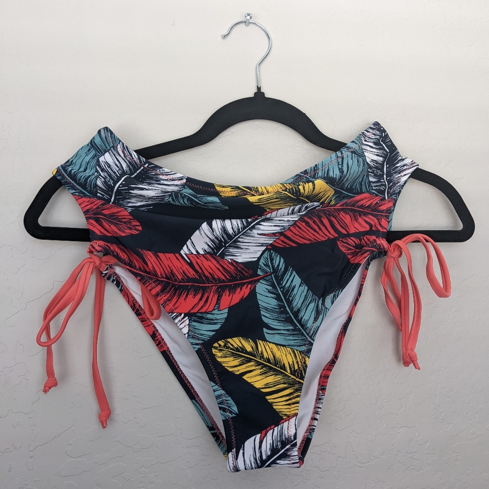 High waisted L Cupshe bikini bottoms leafy